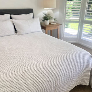 Ami Bedspread King Set